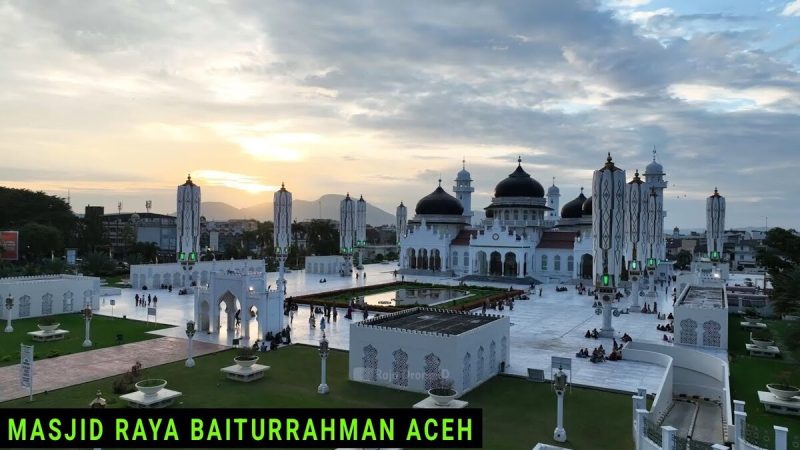 Banda Aceh : Wisata religi di Masjid Raya Baiturrahman