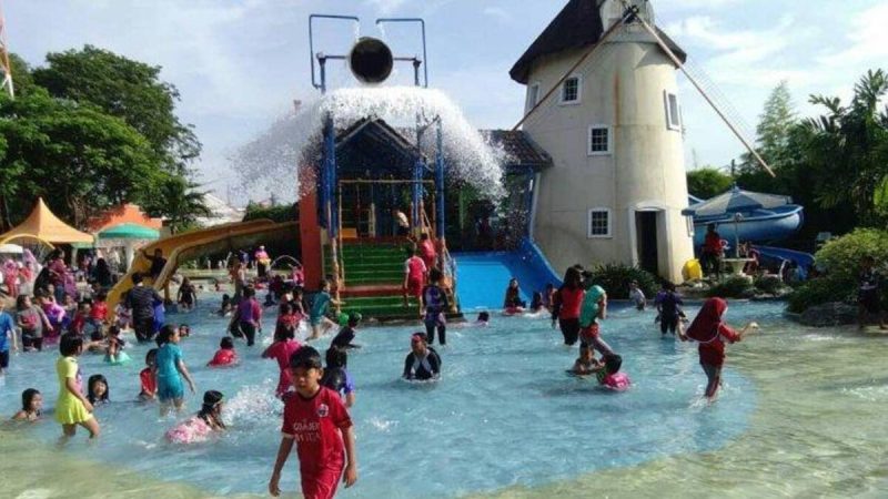 Kolam Renang I Amsterdam Waterpark: Wisata Air di Tangerang